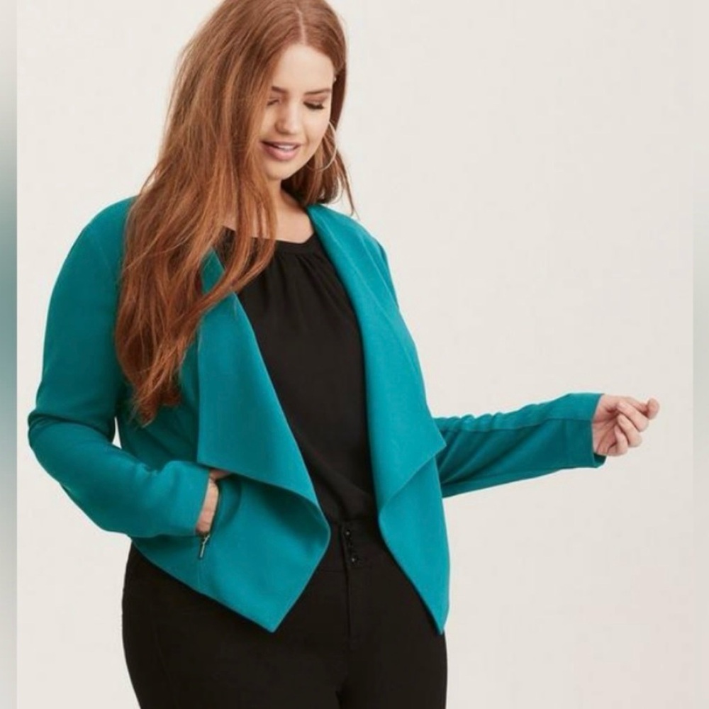 Torrid Cut Away Hi-Lo Blazer – Teal – Size 2 (Plus Size 2X) – Structured Stretch